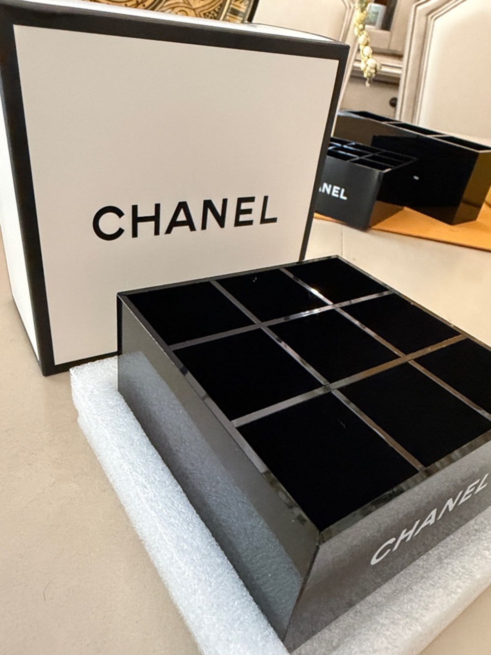 CHANEL Black and White Lipstick Presentation Box - Picture 3 of 6